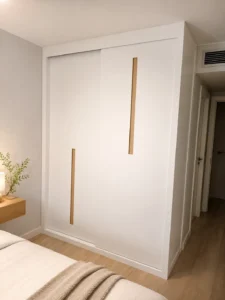 Armario a medida con puertas correderas trucco | Armarios Enova Zaragoza