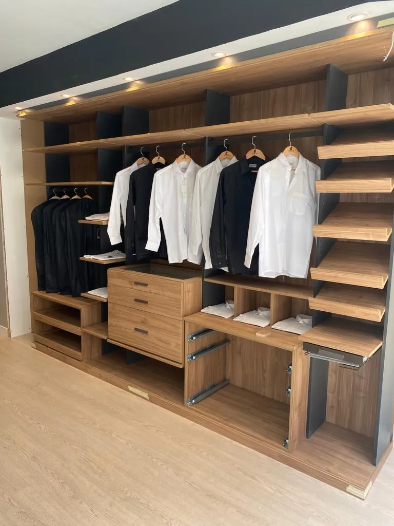 Mueble a medida interior nogal slow | Armarios Enova Zaragoza