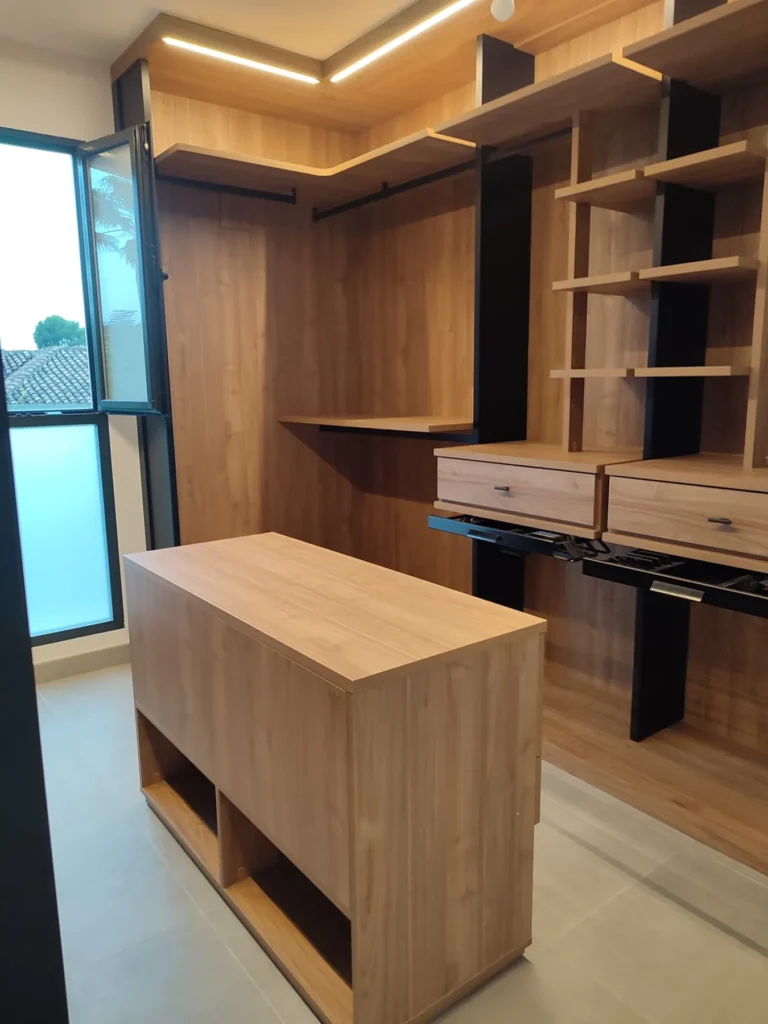 Mueble a medida vestidor | Armarios Enova Zaragoza